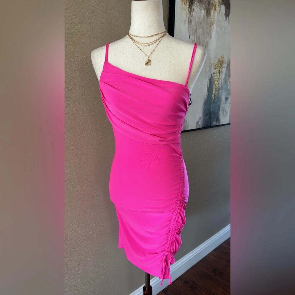 Fuchsia ruched dress with slit - Picture 3 of 10